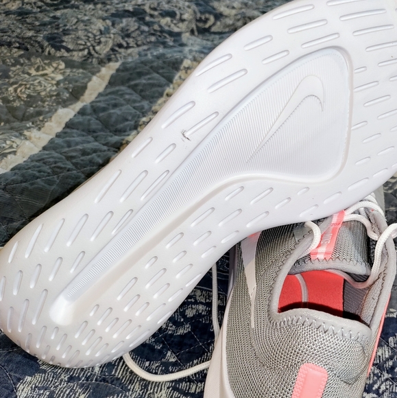 Nike - Picture 7 of 9